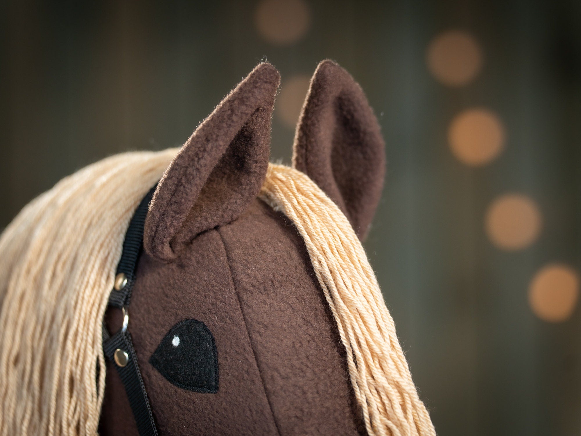 Brown Hobby Horse A3 – Handmade Stick Horse with Halter & Caramel-Colored Mane